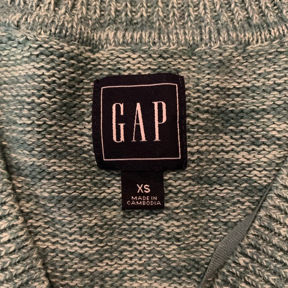 Gap Women’s 100% Cotton Sage Green V-neck Sweater - Picture 2 of 3
